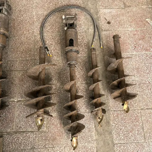 Zoxidované hydraulické zemné vrtáky pred laserovým čistením